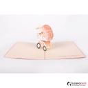 Baby Mädchen sitzend im Kinderwagen - Kartenfarbe Rosa - 15 x 20 cm