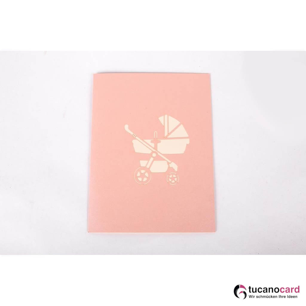 Baby Mädchen sitzend im Kinderwagen - Kartenfarbe Rosa - 15 x 20 cm