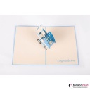 Baby Junge sitzend im Kinderwagen - Kartenfarbe Blau - 15 x 20 cm